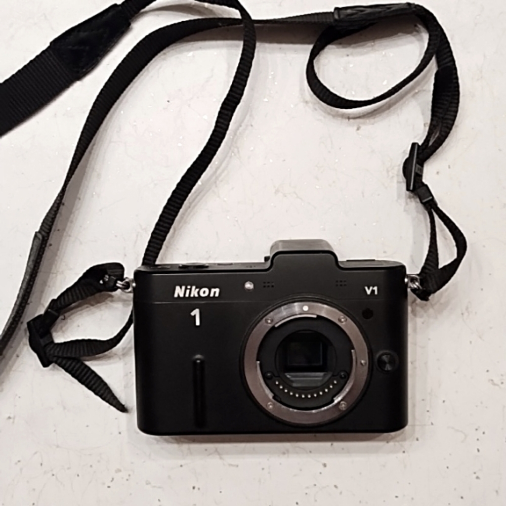 Nikon 1V1 digital camera (body only)